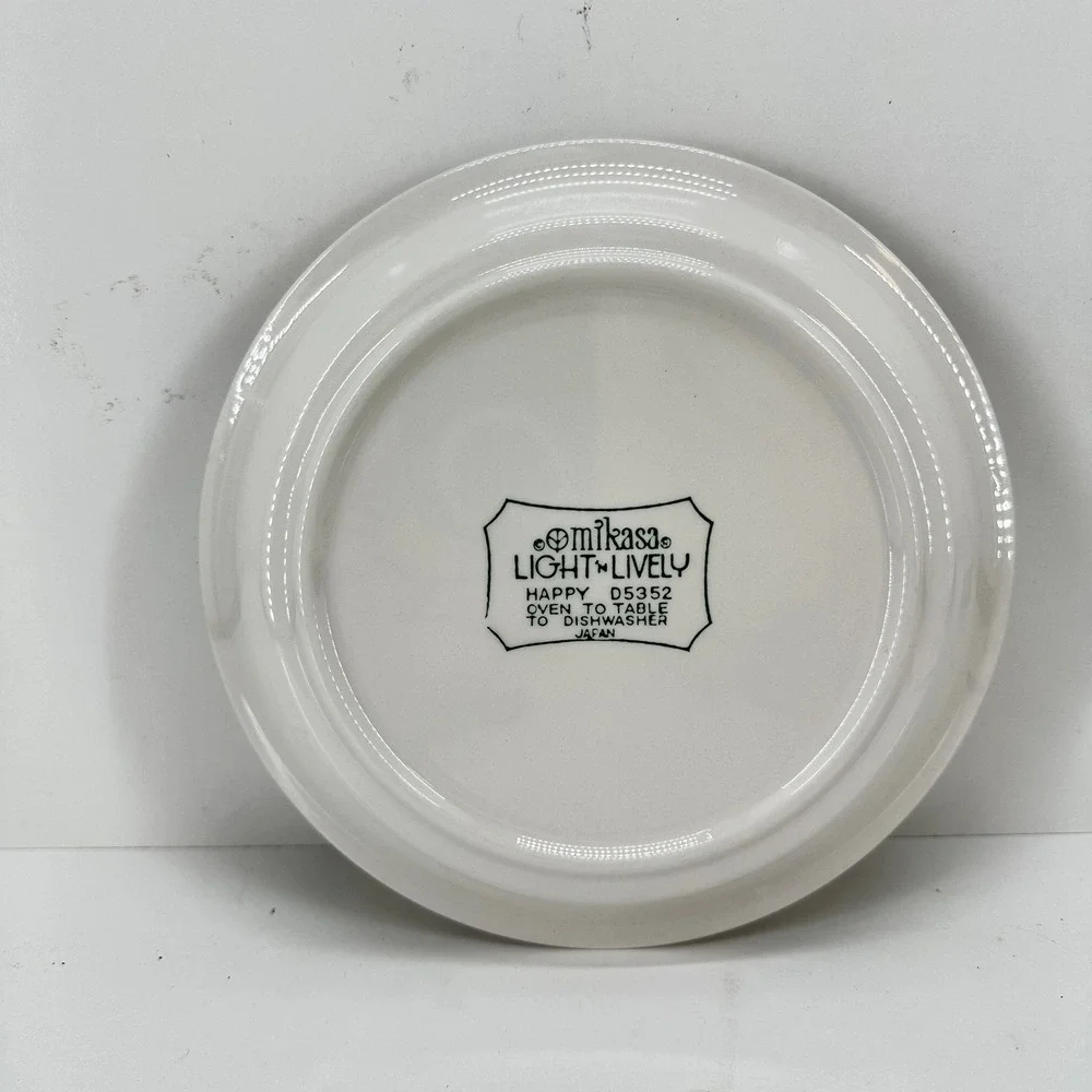 Mikasa Ceramic Salad Dessert Plate Light 'N Lively Happy Pattern D5352 7.75